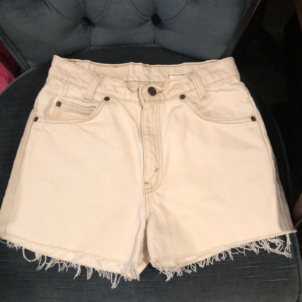 Levi’s White/Cream shorts